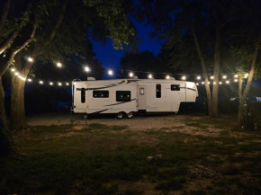 Lakefront w Fire Pit, Lake Fun, and Horse Feeding